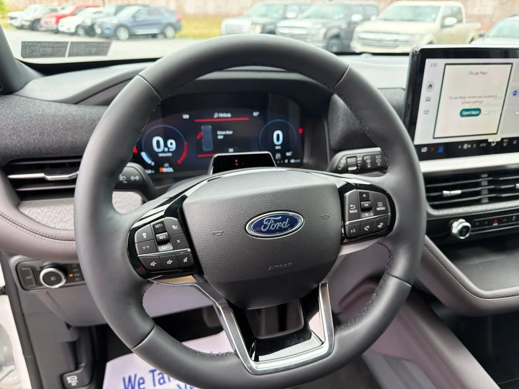 New 2026 Star White Metallic Tri-Coat Ford Platinum™ image 17