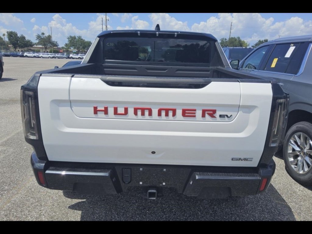 Used 2025 White GMC 2X image 3
