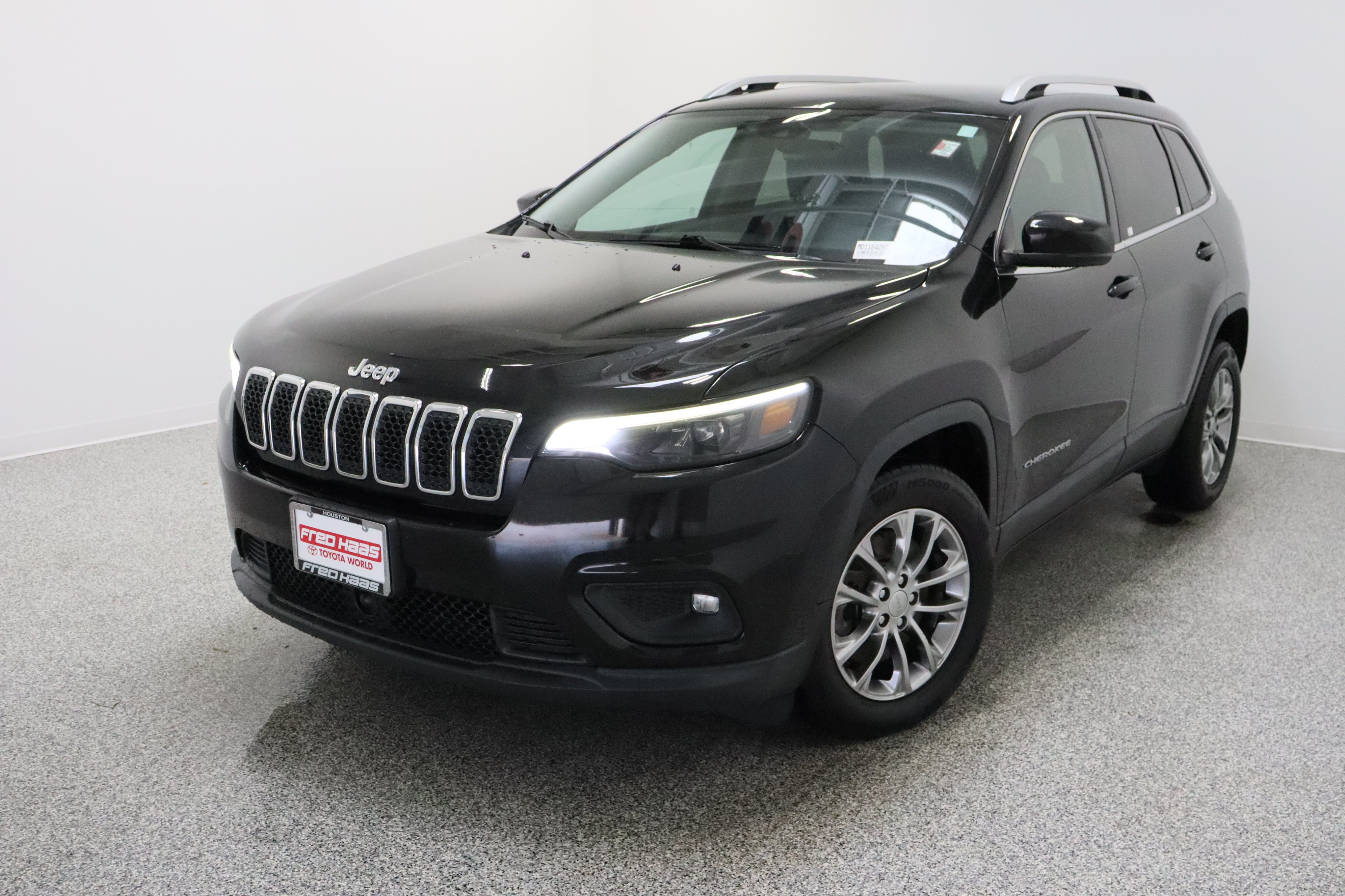 Used 2021 Diamond Black Crystal Pearlcoat Jeep Latitude Plus 2.4L image 2
