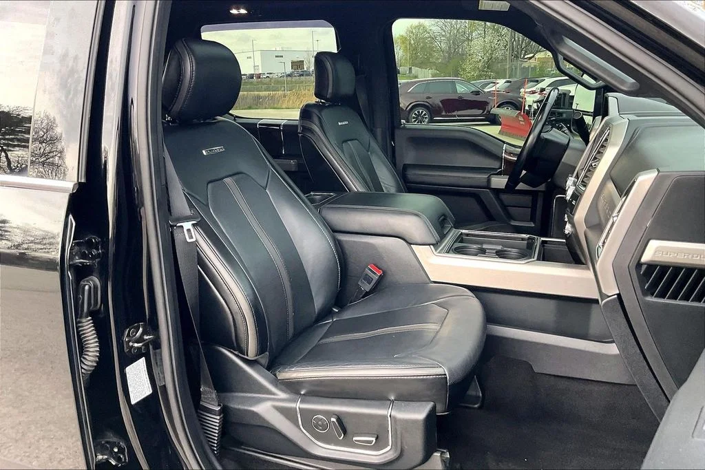 Used 2017 Black Ford Platinum image 6