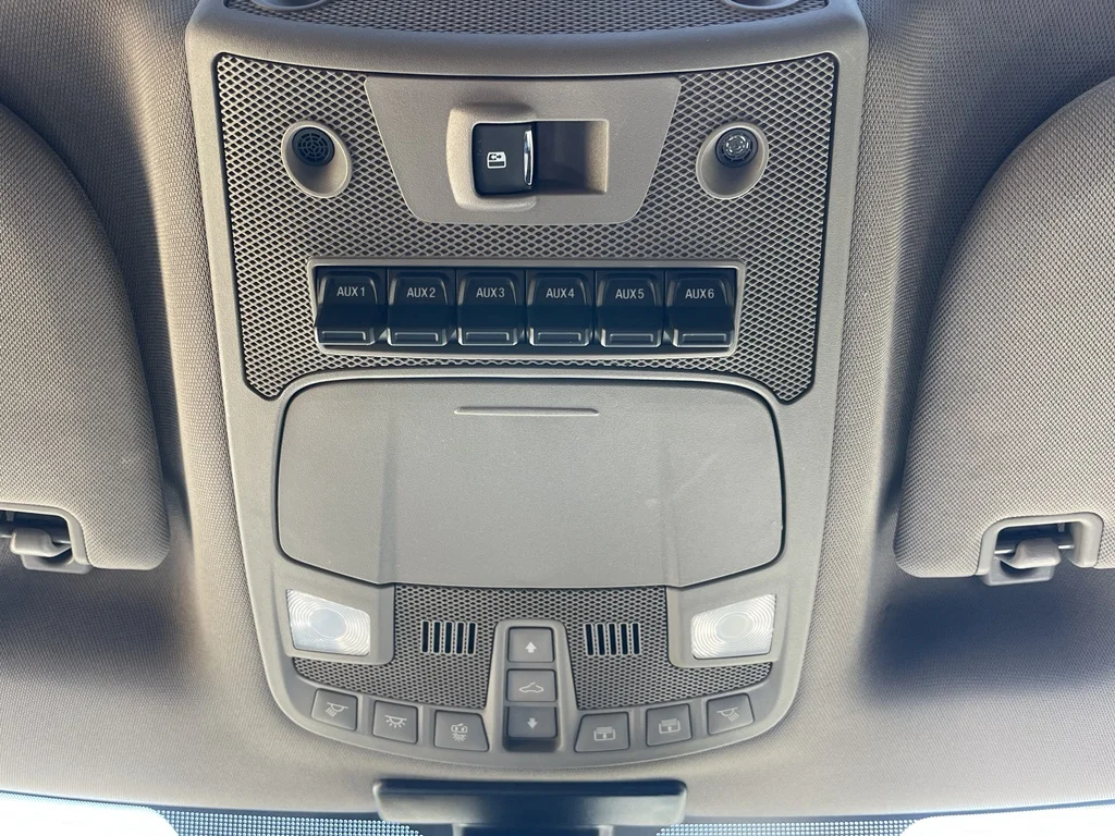 Used 2019 White Platinum Tri-Coat Metallic Ford LARIAT image 30