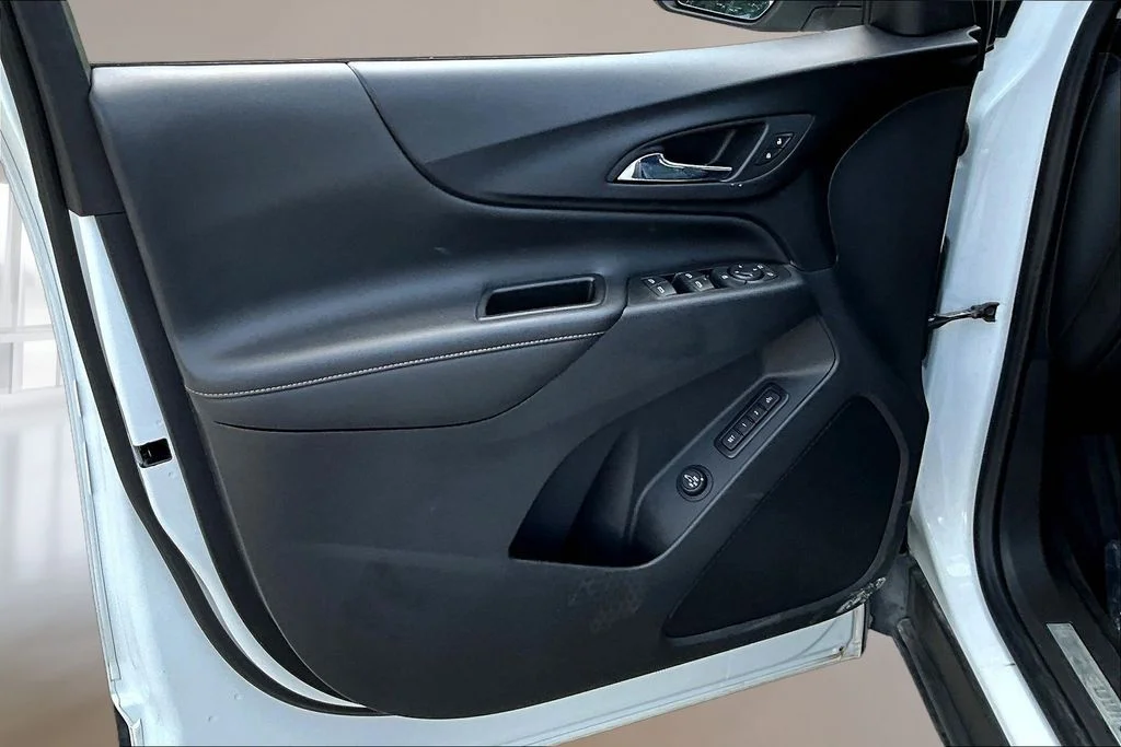 Used 2021 Summit White Chevrolet Premier image 19