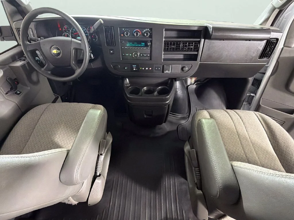 Used 2024 Summit White Chevrolet 1LT image 32