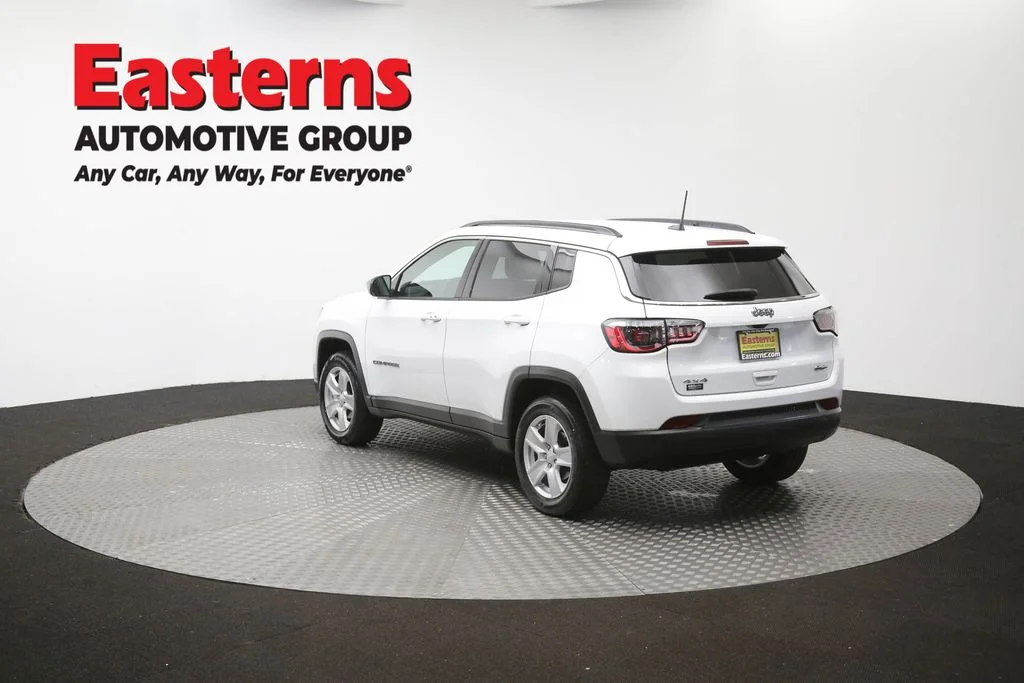 Used 2022 White Jeep Latitude image 64