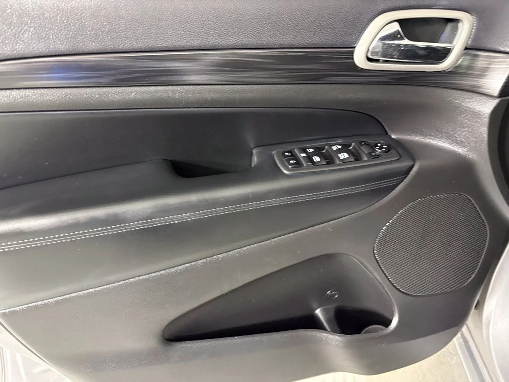 Used 2021 Silver Jeep Laredo X image 14