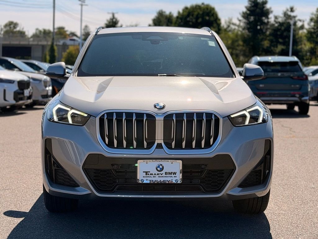 New 2027 Space Silver Metallic BMW xDrive28i image 2