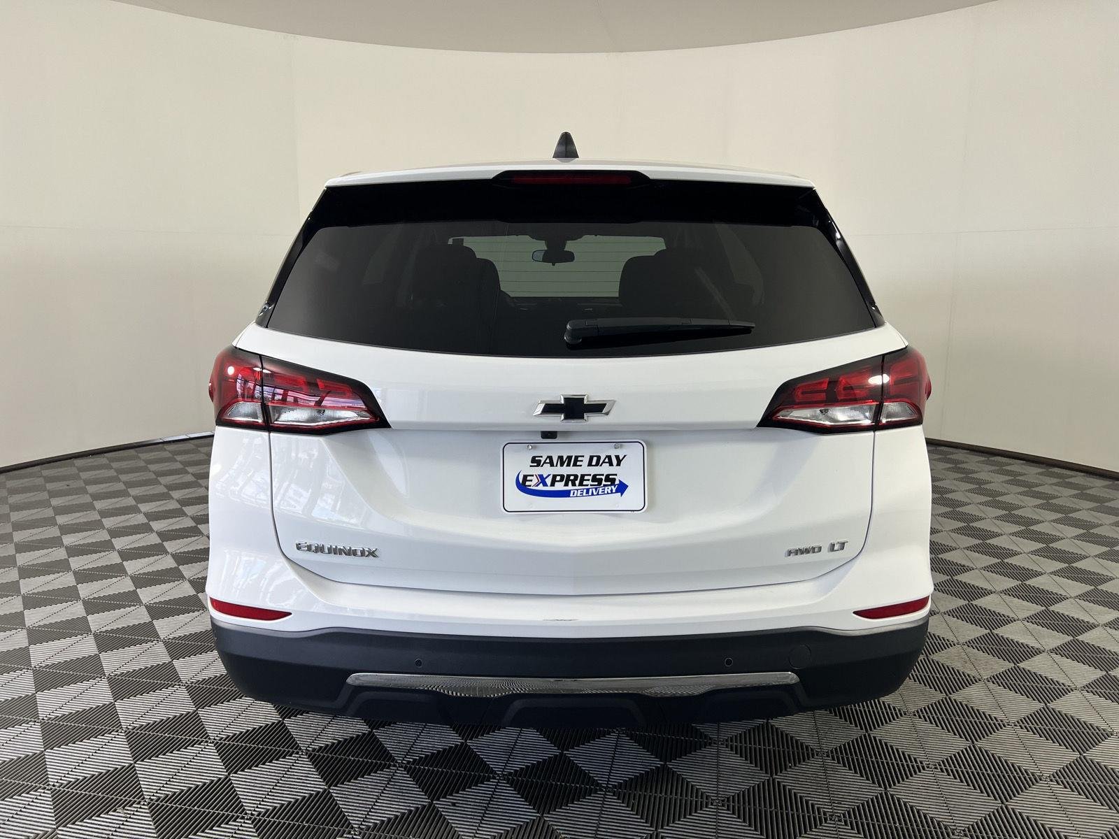 Used 2024 Summit White Chevrolet LT image 26