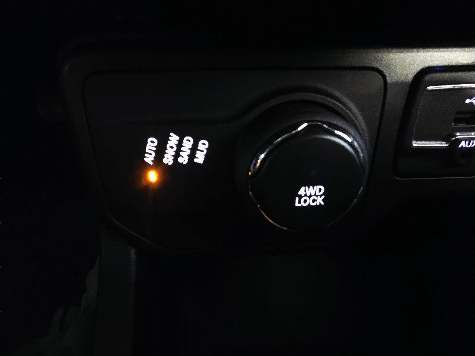 Used 2020 Sting-Gray Clearcoat Jeep Latitude image 24