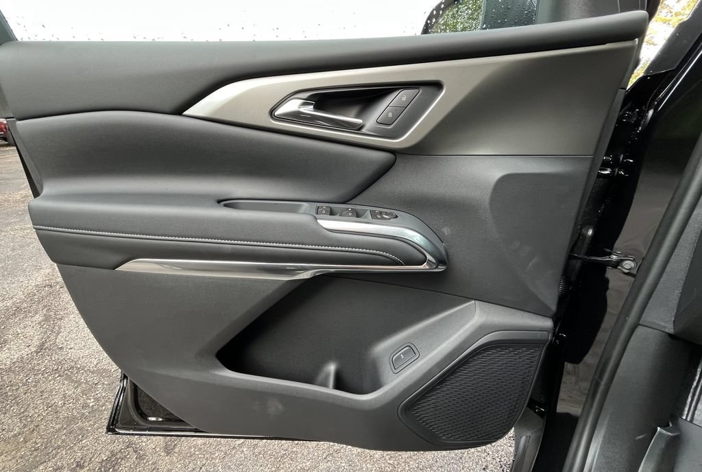 2027 Chevrolet Traverse LT - Photo 7