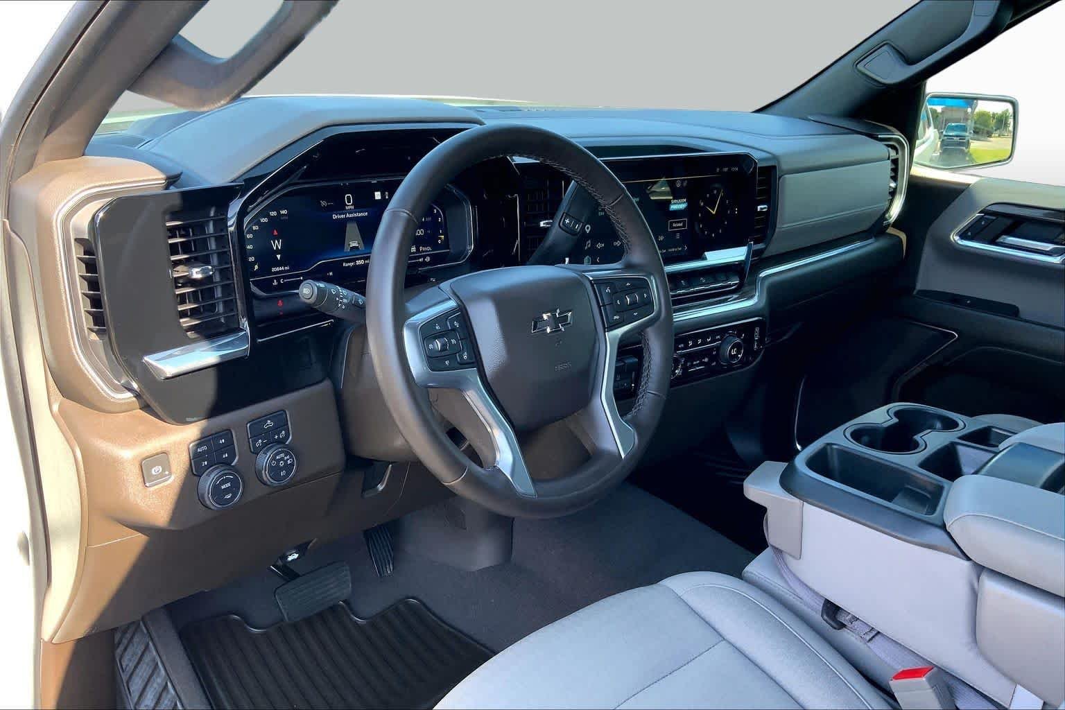 Used 2023 SUMMIT WHITE Chevrolet RST image 18