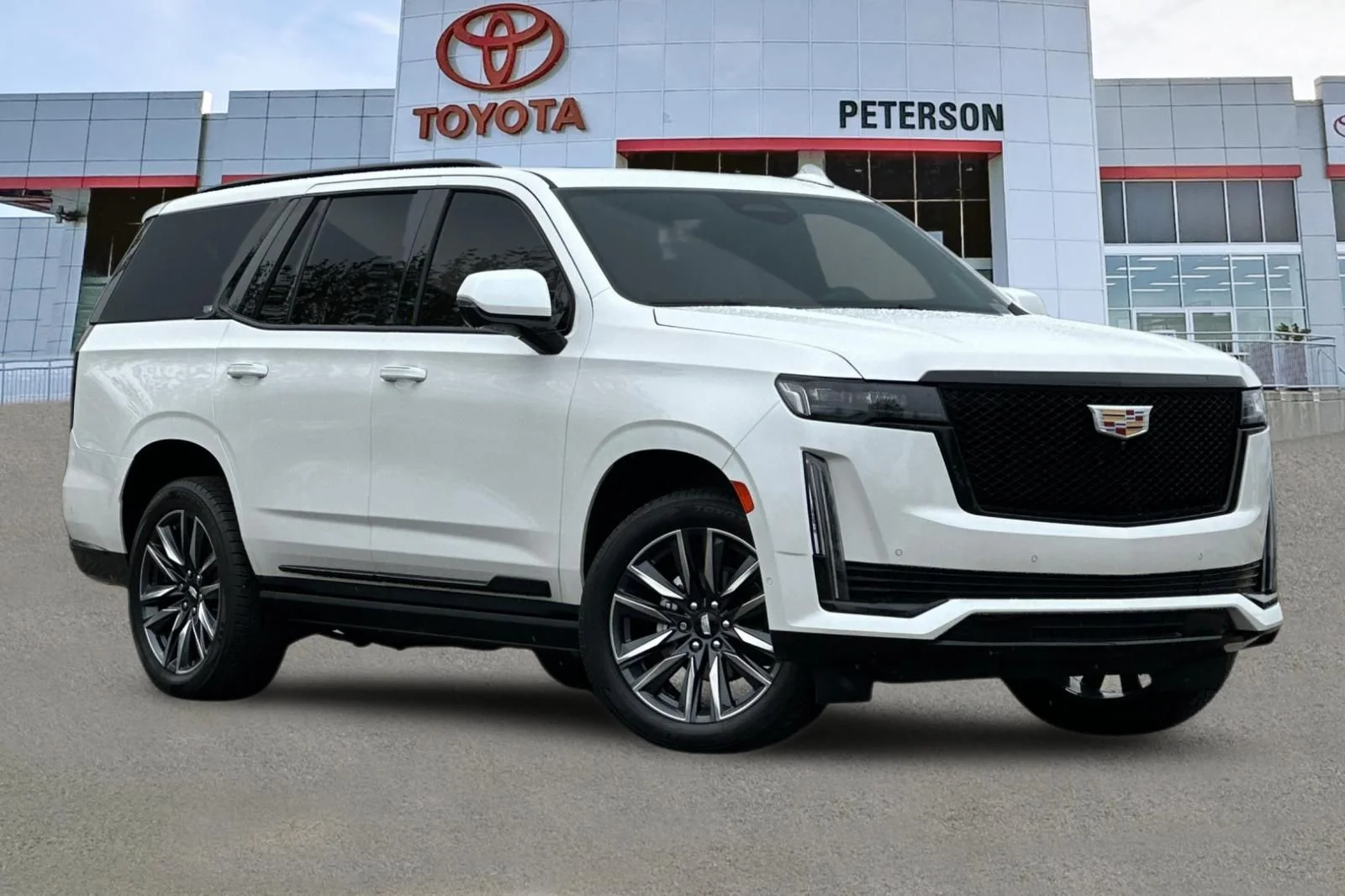 Used 2022  Cadillac Sport Platinum image 2