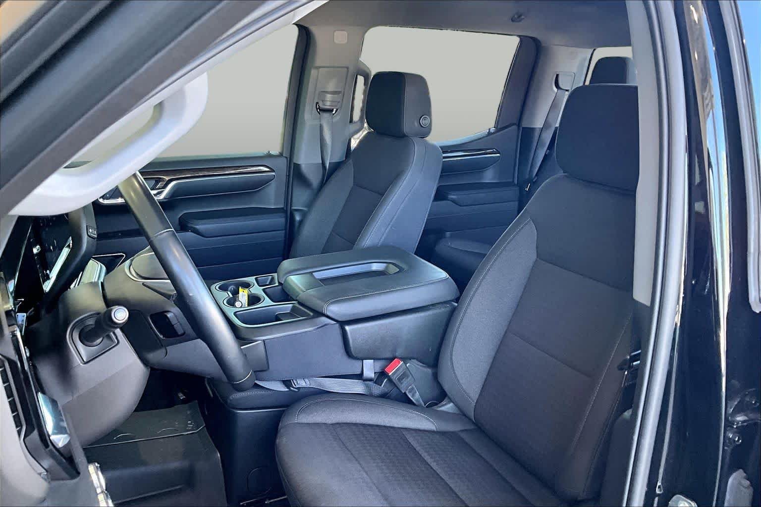Used 2024 Onyx Black GMC Elevation image 8