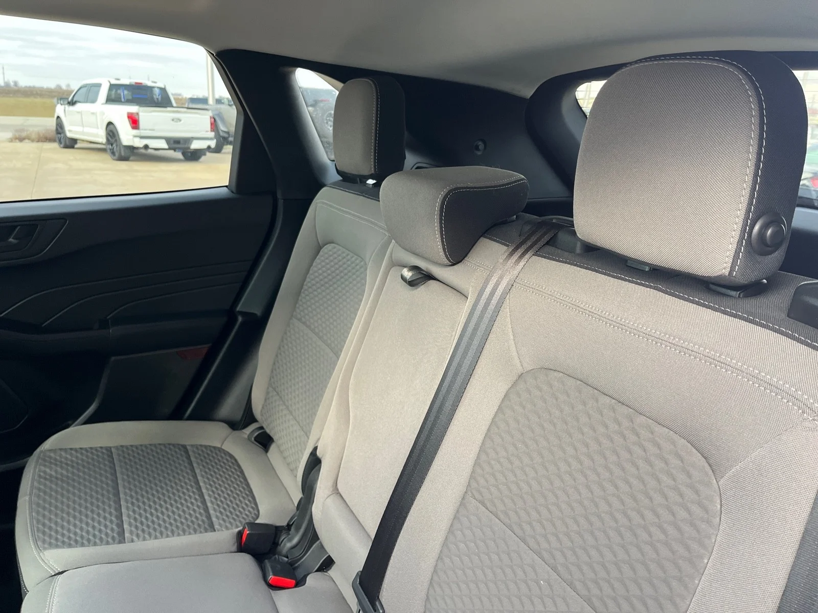 Used 2022 Atlas Blue Metallic Ford SE image 18