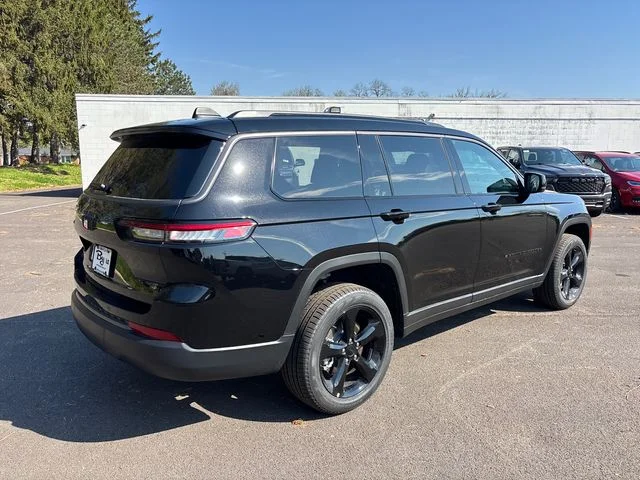 New 2026 Diamond Black Crystal Pearl-Coat Exterior Paint Jeep Limited image 31