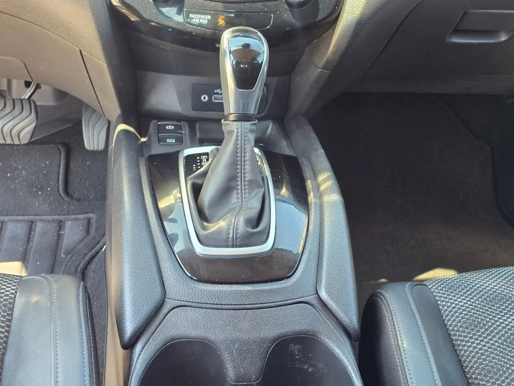 Used 2022 Silver Nissan SV image 17