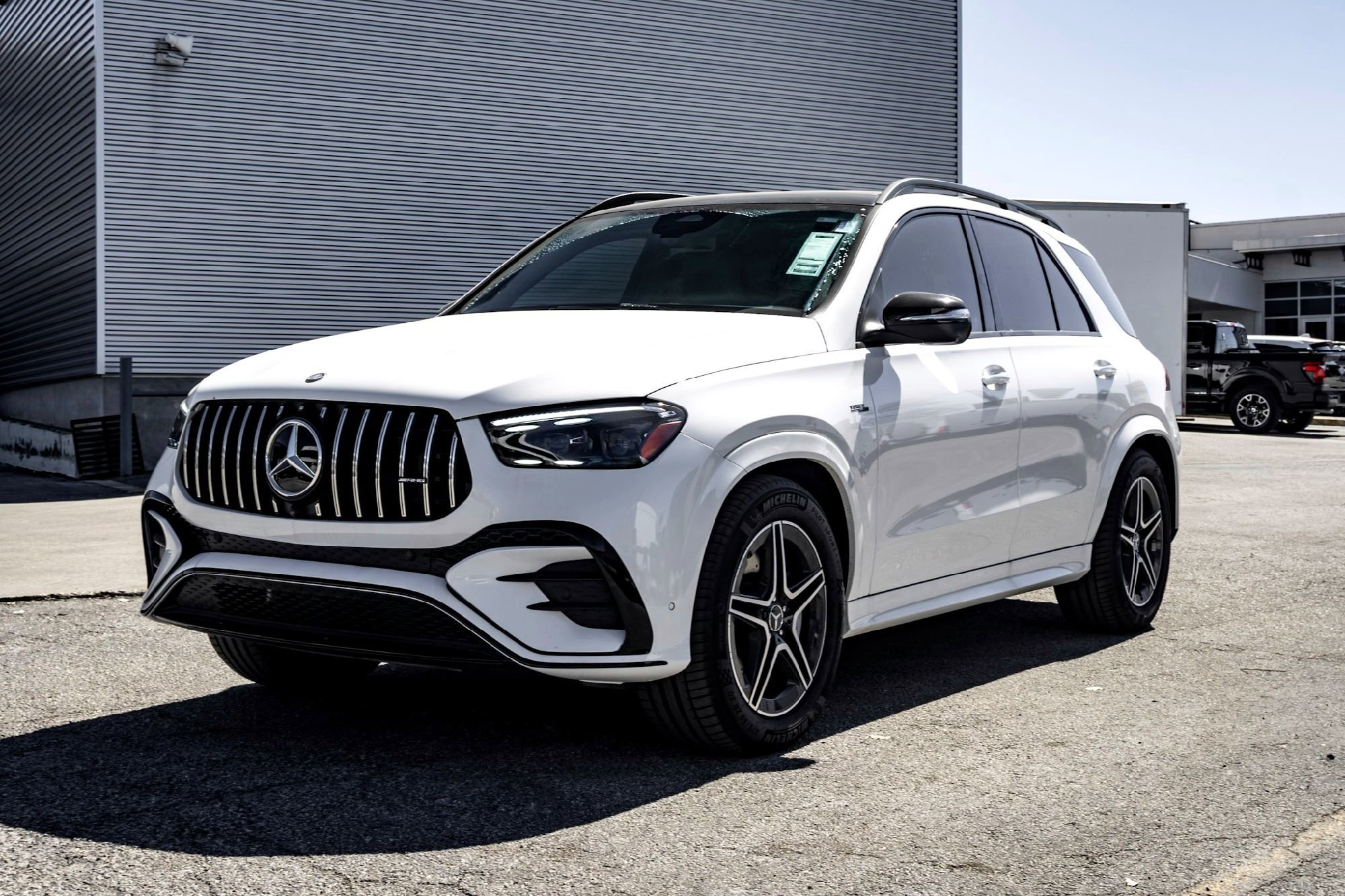 New 2025 MANUFAKTUR Moonlight White Metallic Mercedes-Benz AMG® GLE 53 4MATIC+ SUV image 27