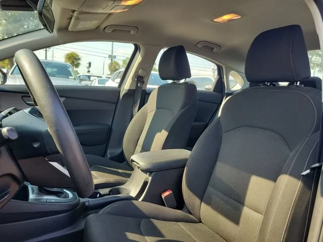 2019 Kia FORTE LXS - Photo 17