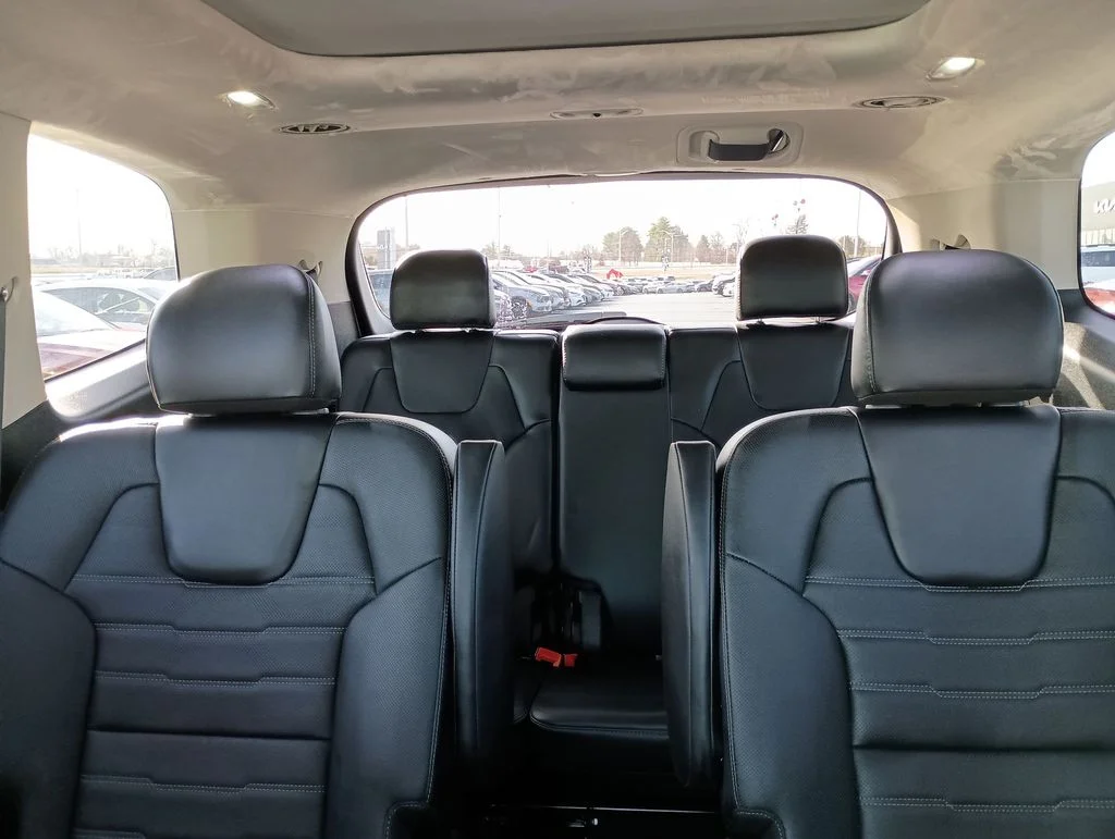 Used 2023 White Kia SX-Prestige image 13