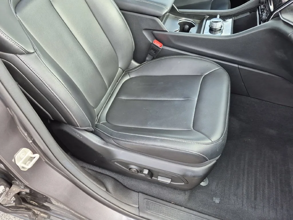 Used 2023 Gray Jeep Limited image 28
