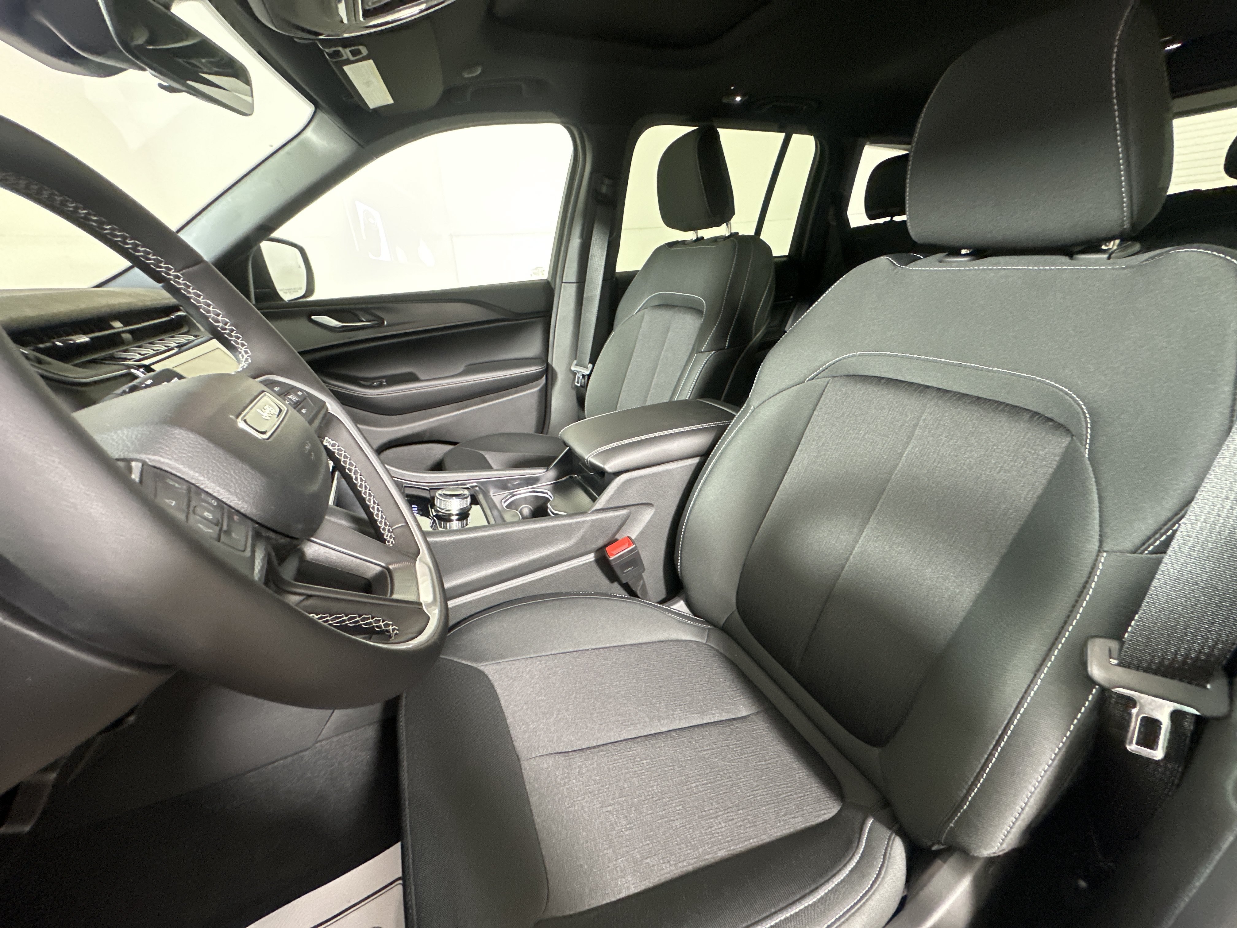 New 2026 Baltic Gray Metallic Clear-Coat Exterior Paint Jeep Laredo X image 9