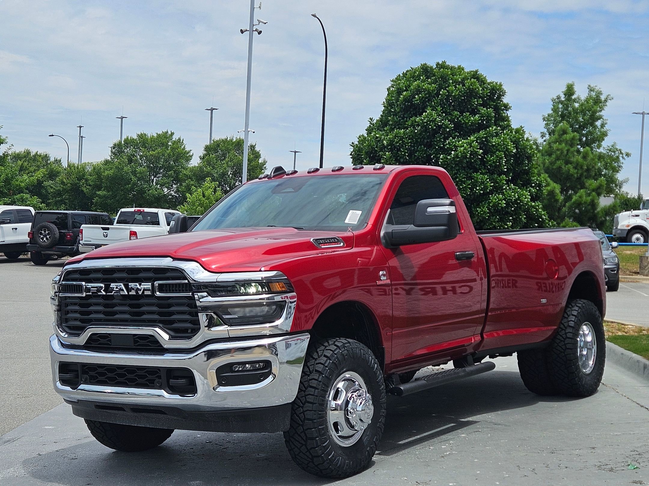 New 2026 Molten Red Pearl-Coat Exterior Paint RAM Tradesman image 3