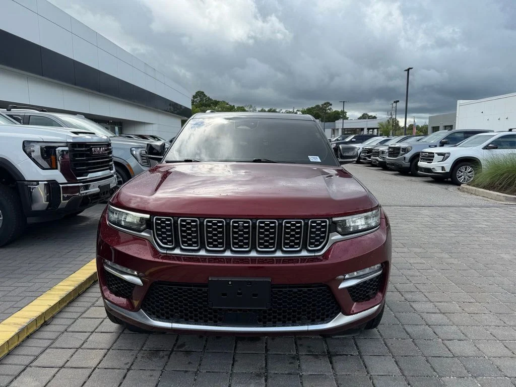 Used 2022 Velvet Jeep Summit image 4