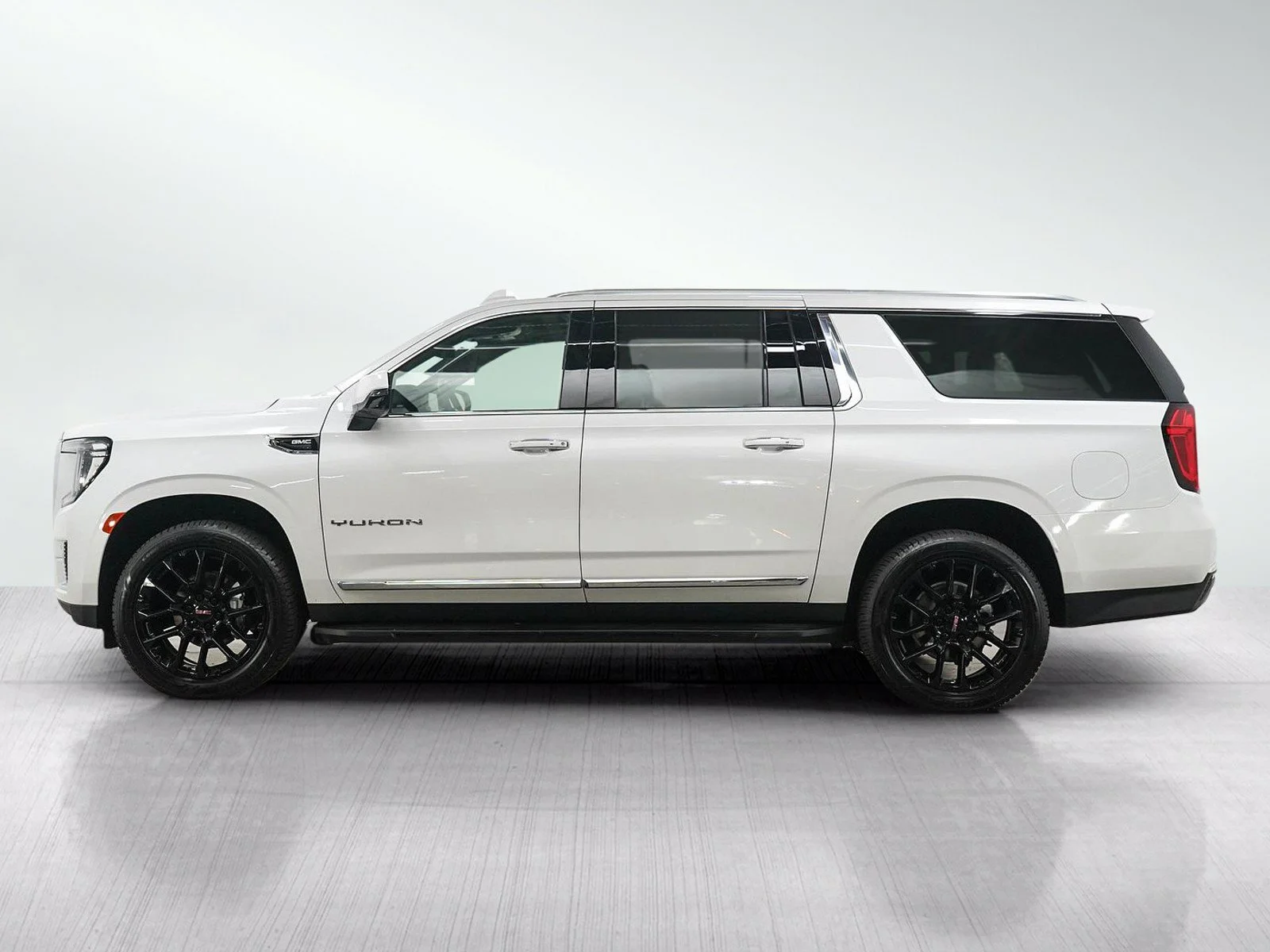 Used 2024 GMC Yukon XL SLT with VIN 1GKS2GKD7RR349391 for sale in Bloomington, Minnesota