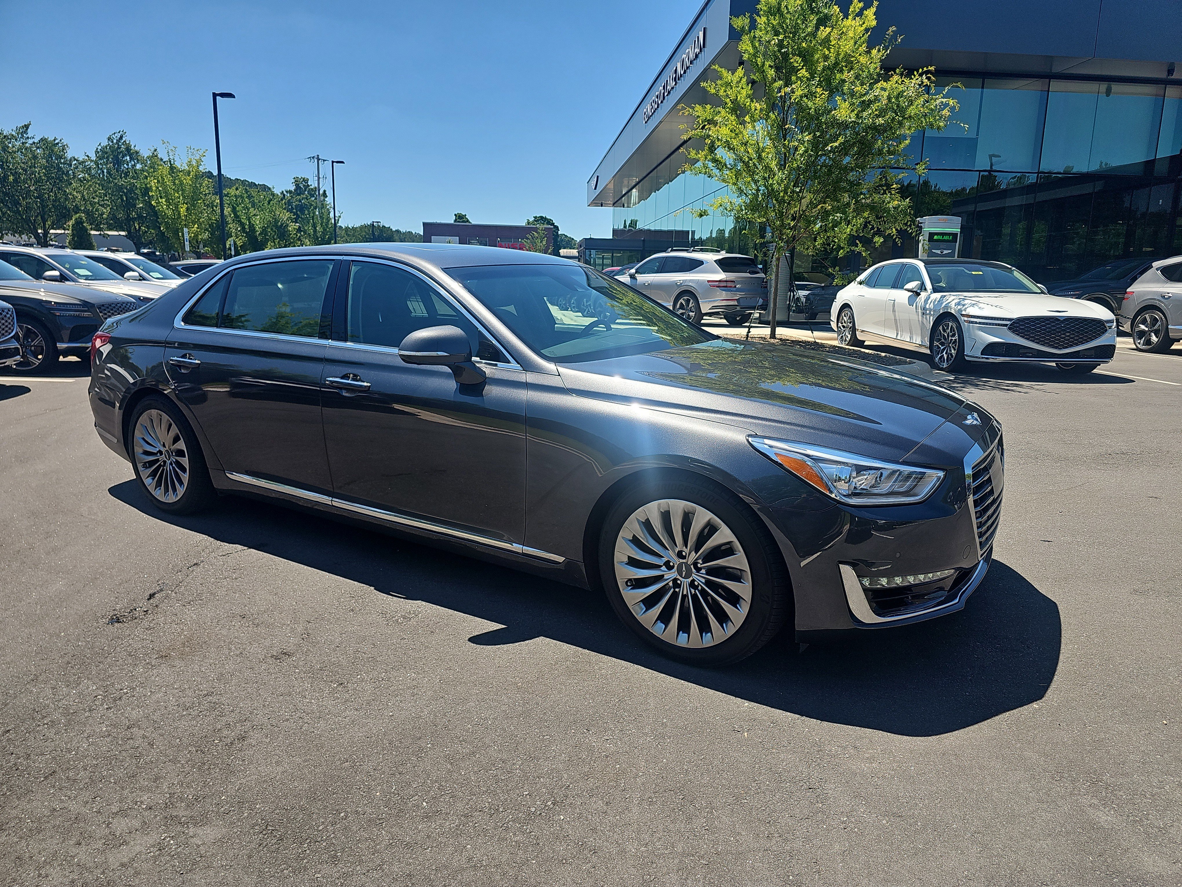 Used 2018 Gray Genesis 5.0L Ultimate image 3