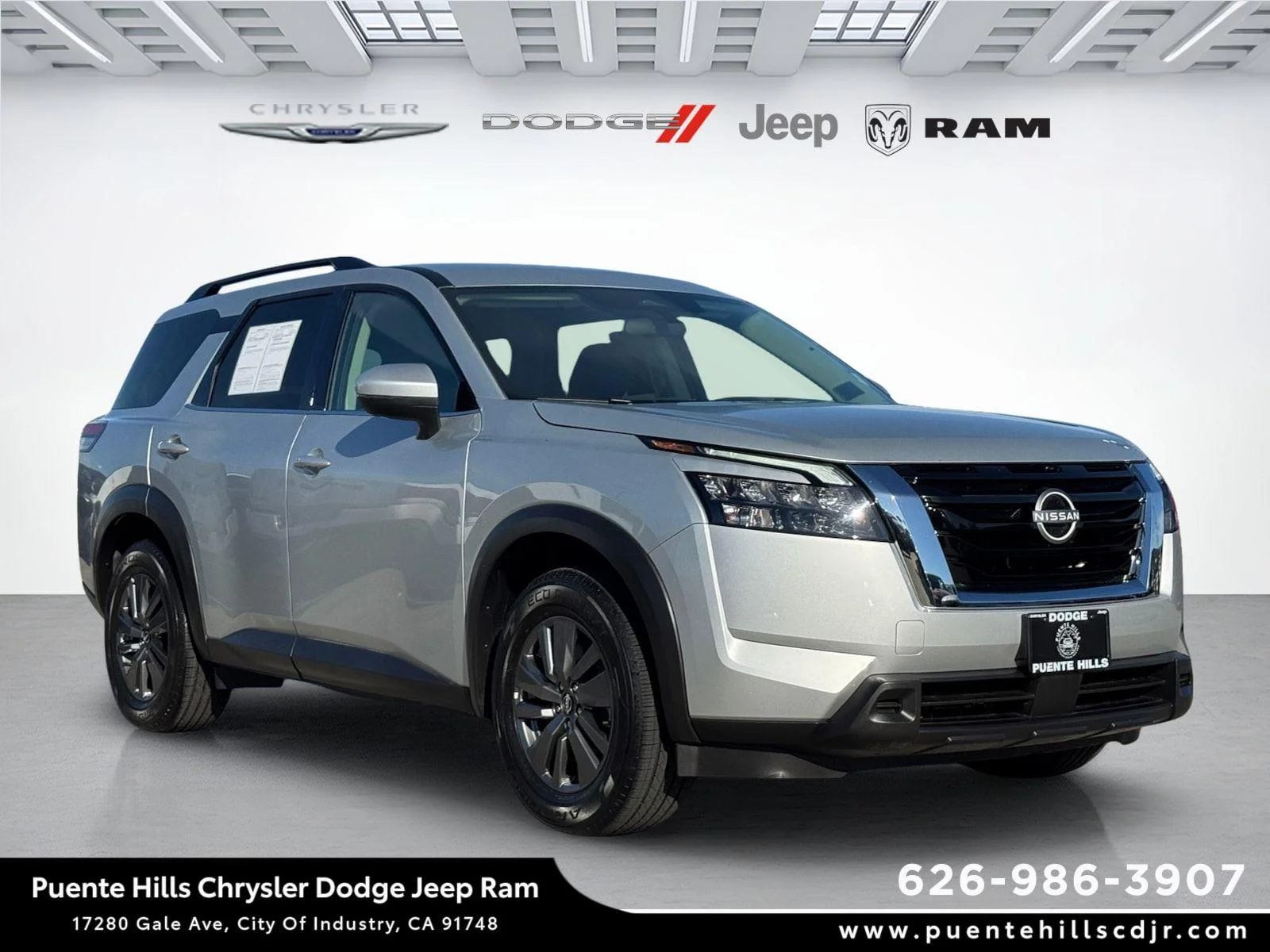 2025 Nissan Pathfinder SV 2WD's photo