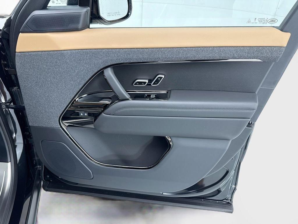 New 2026 Santorini Black Land Rover Dynamic SE image 25