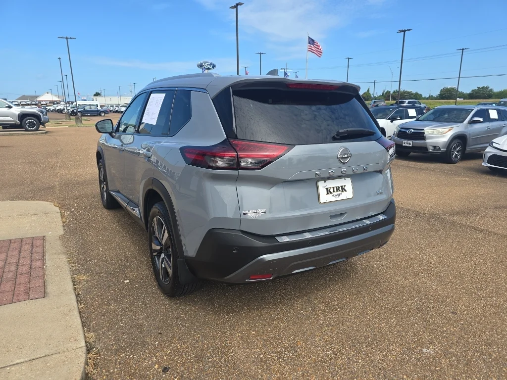 Used 2023 Boulder Gray Pearl Nissan SL image 3