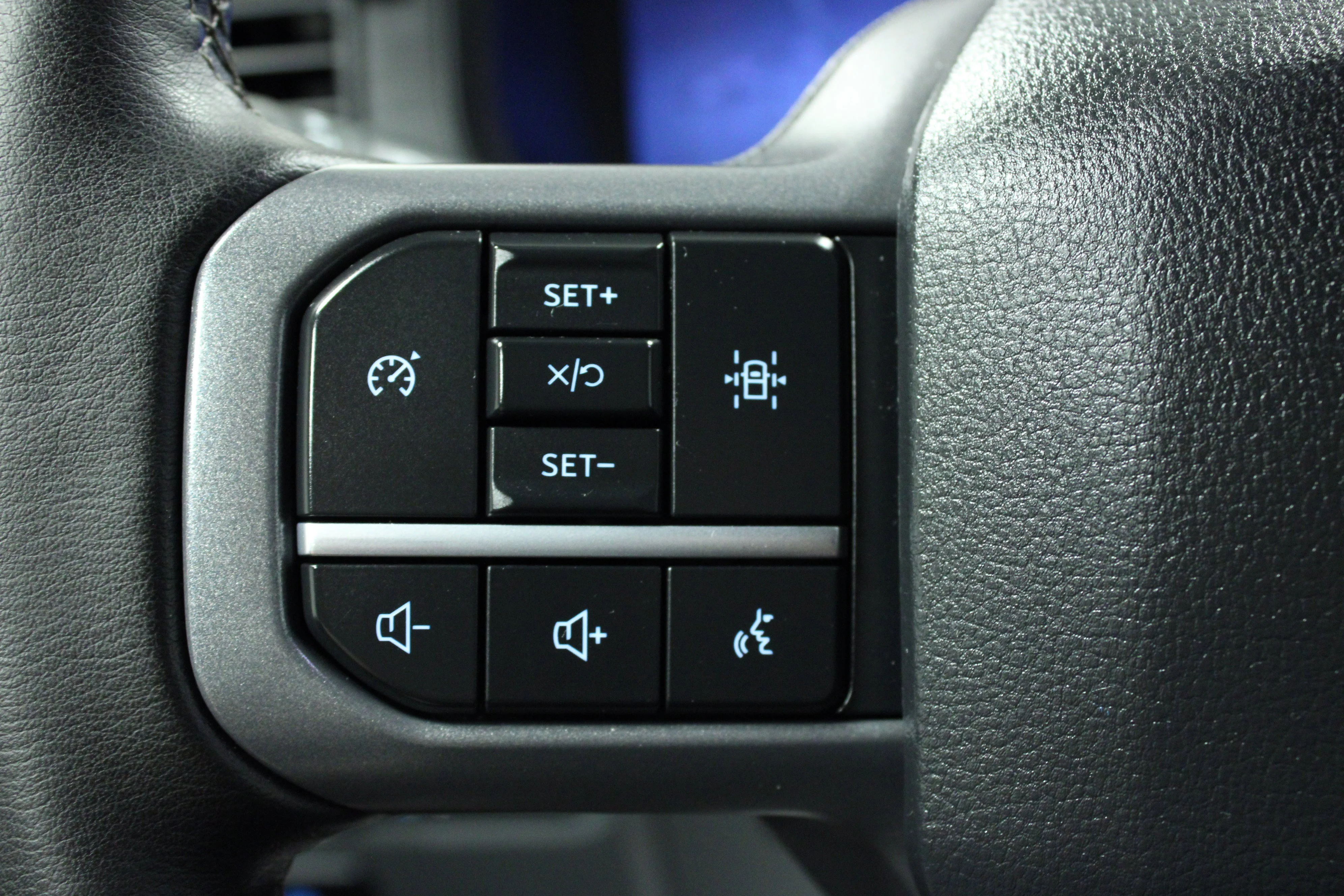 Used 2025 Agate Black Metallic Ford XLT image 20