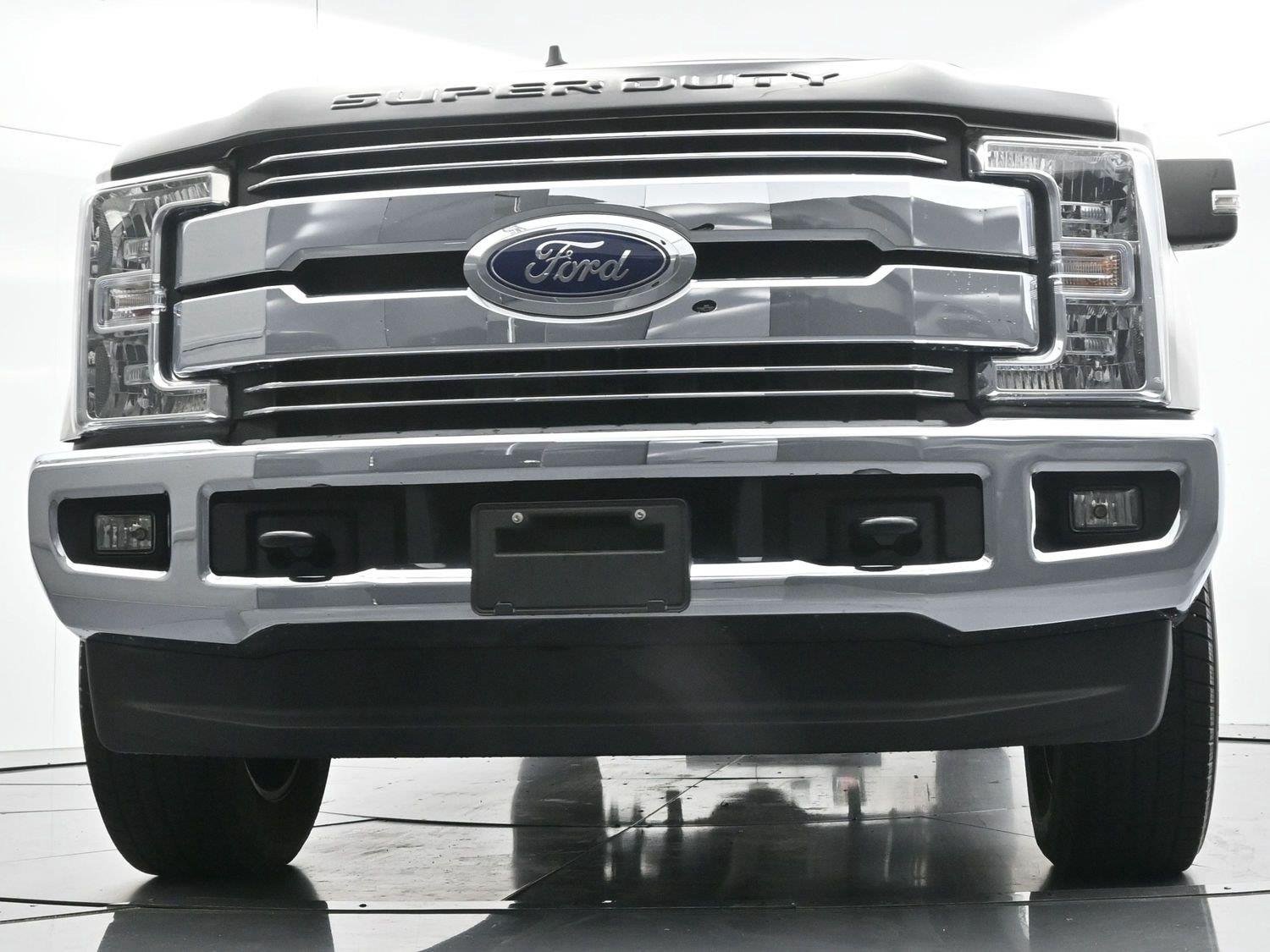 Used 2019 White Platinum Metallic Tri-Coat Ford Lariat image 46