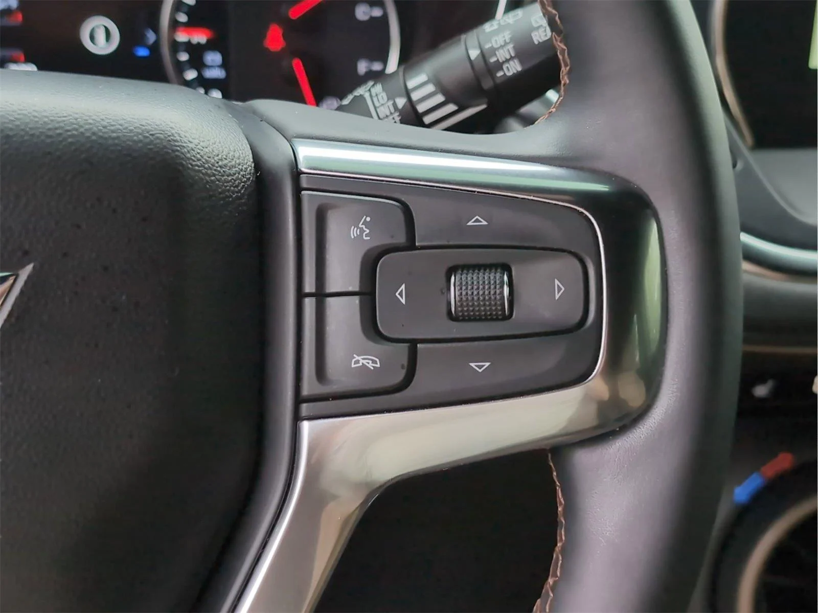 Used 2024 Iridescent Pearl Tricoat Chevrolet Premier image 27