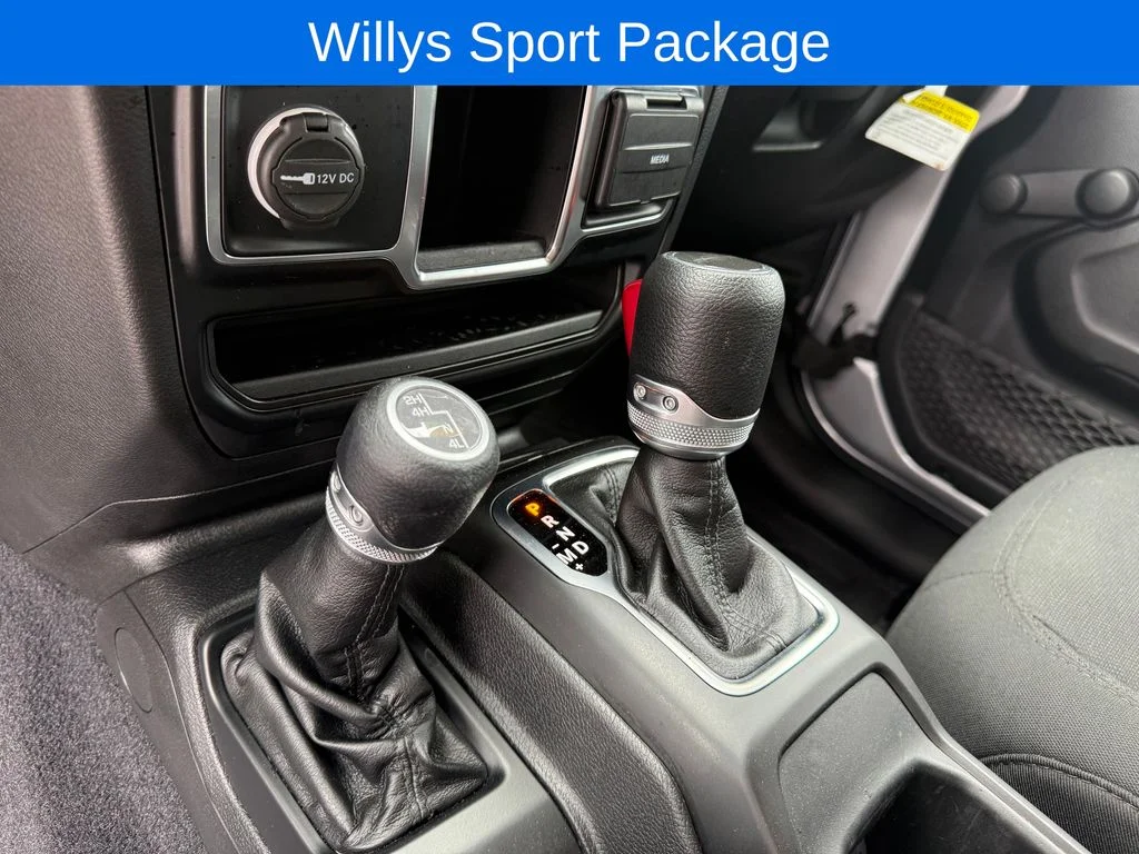 Used 2022 Silver Jeep Sport image 19