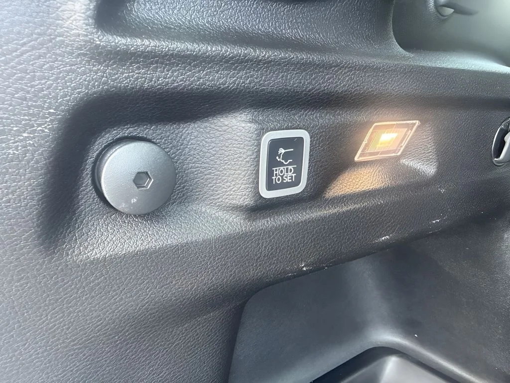 Used 2025 Gray Jeep Limited image 27