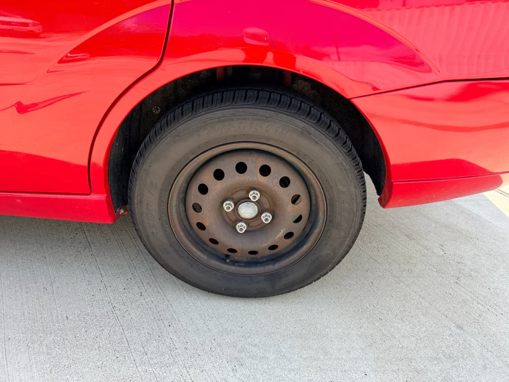 Used 2006 Infra-Red Clearcoat Ford SE image 31