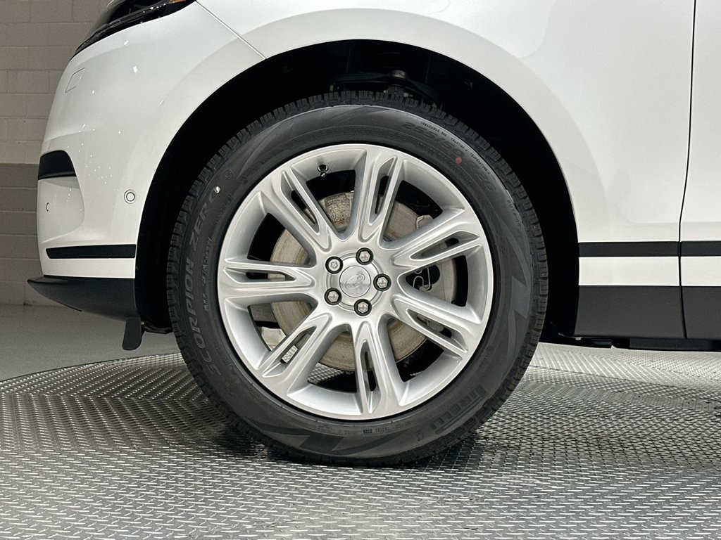 New 2026 Fuji White Land Rover S image 5