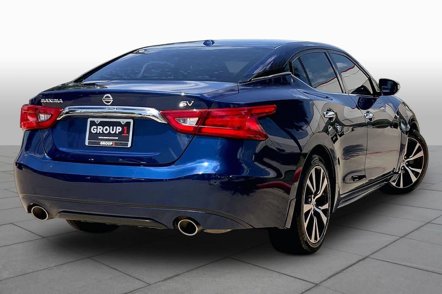 Used 2018 Deep Blue Pearl Nissan SV image 13