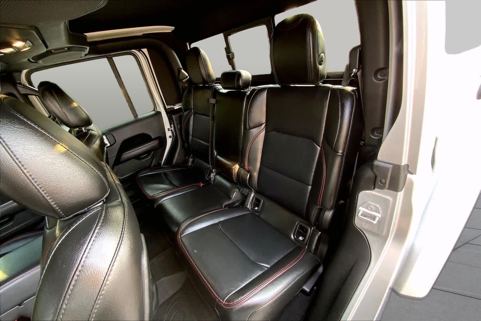 Used 2022 Silver Zynith Clearcoat Jeep Rubicon image 20