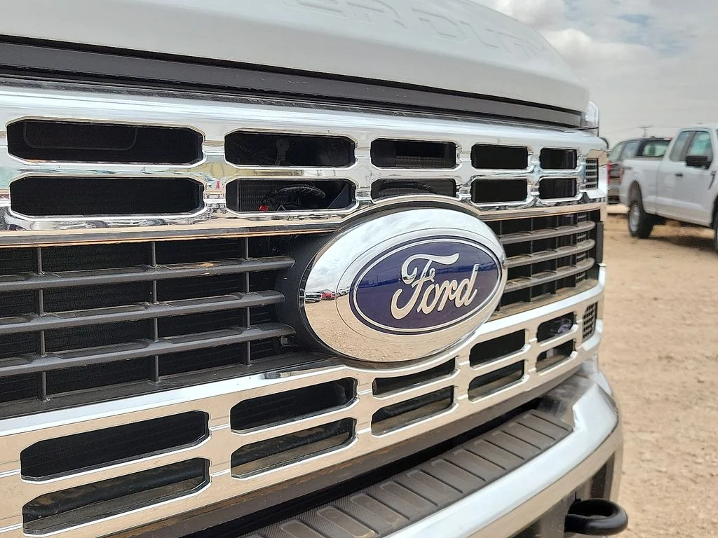 2025 Ford F-350 Super Duty Chassis Cab XL - Photo 13