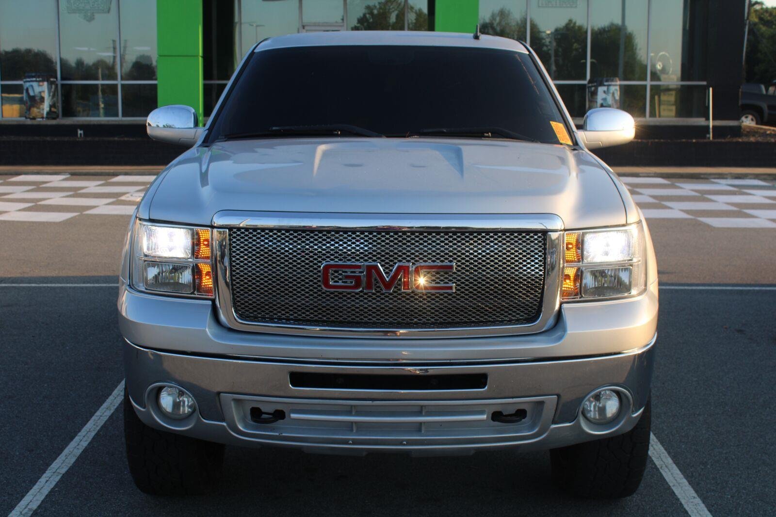 Used 2012 Quicksilver Metallic GMC SLE image 2