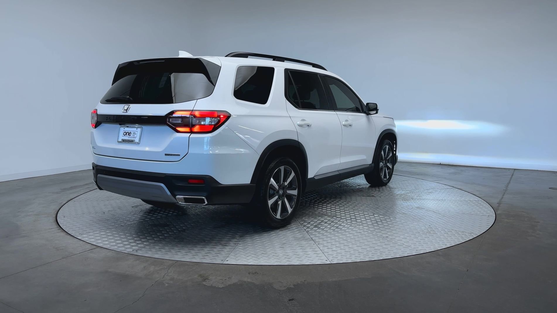 Used 2023 Platinum White Pearl Honda Touring image 8