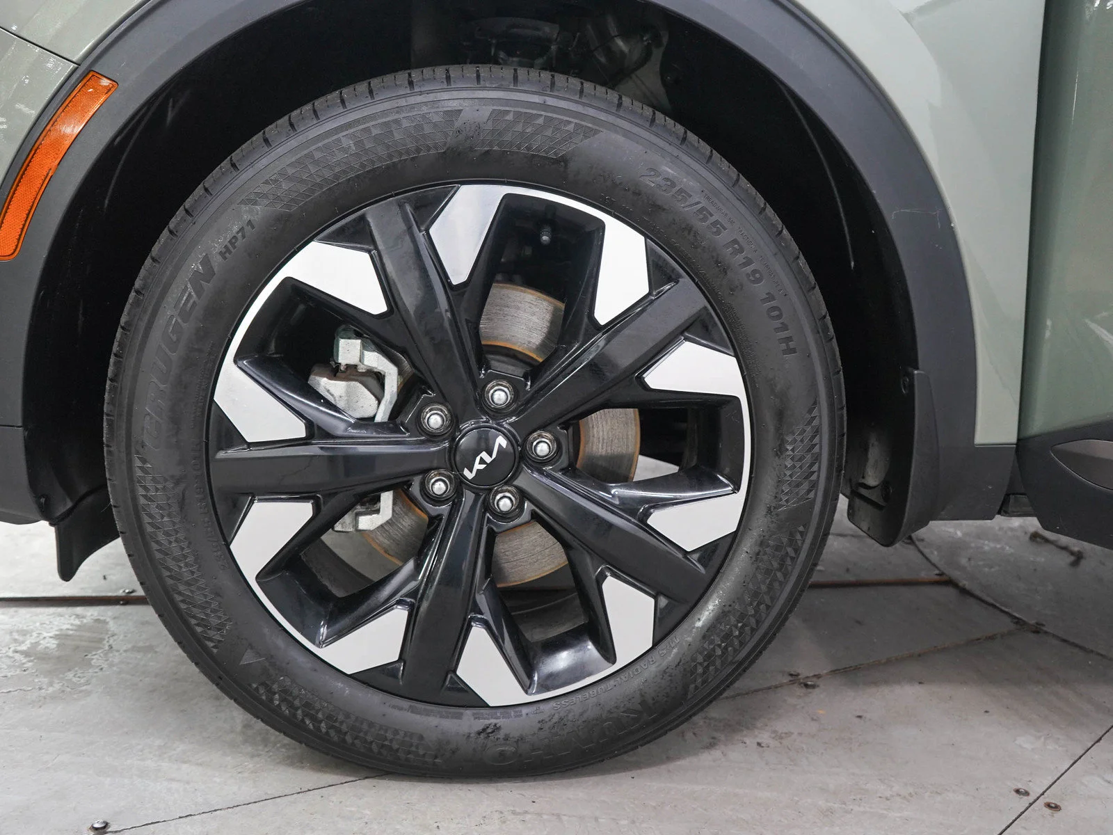 Used 2023 Jungle Green Kia X-Line AWD Premium Package image 30