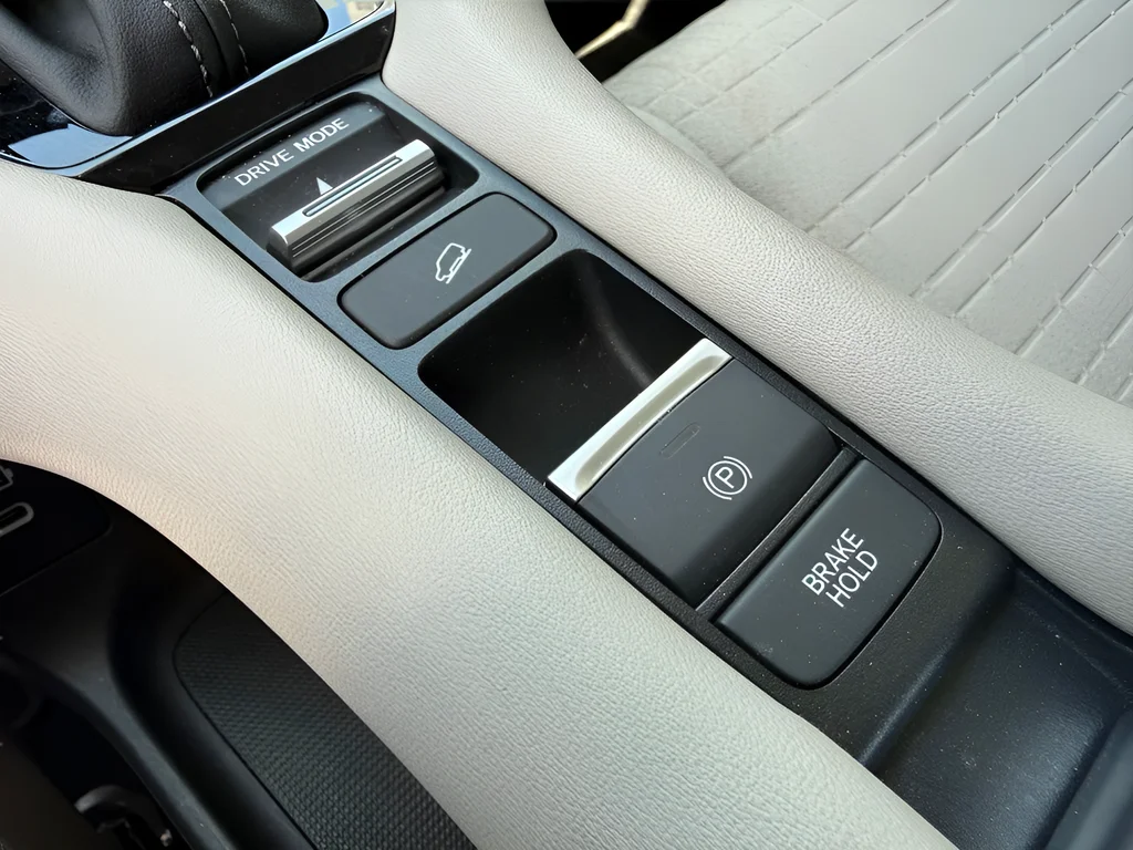 2025 Honda HR-V LX - Photo 30