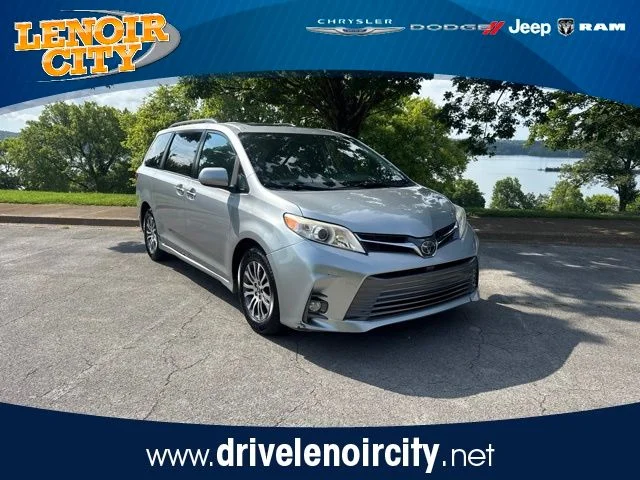 Used 2019 Silver Toyota XLE image 1