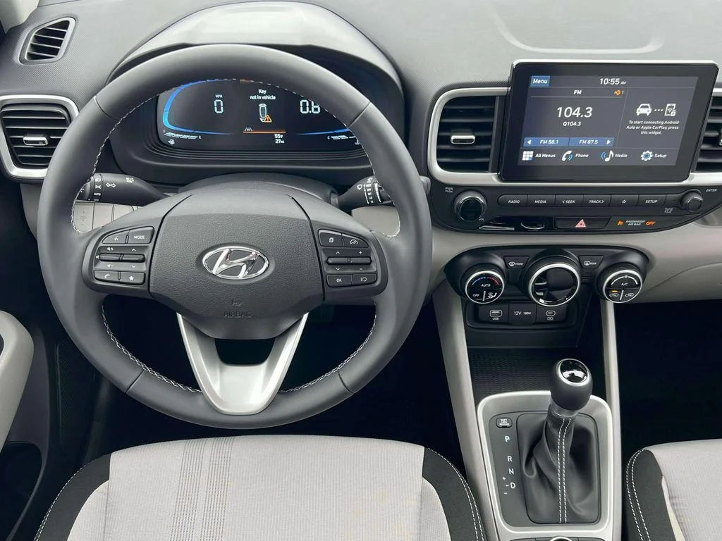 Used 2025 Ecotronic Gray Hyundai SEL image 17