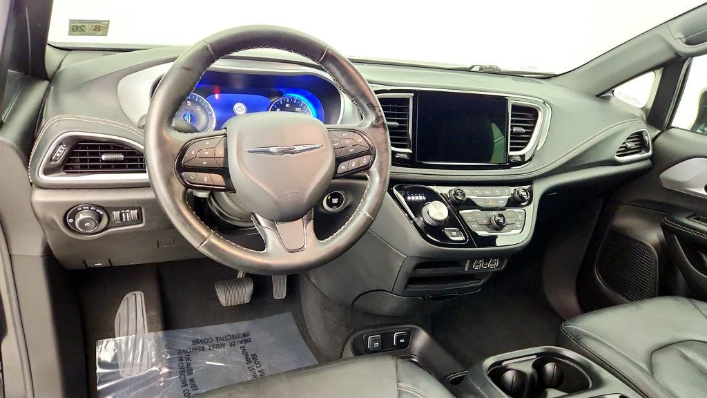 Used 2021 Brilliant Black Crystal Pearlcoat Chrysler Touring L AWD w/ Premium & Safety Sphere Group image 12