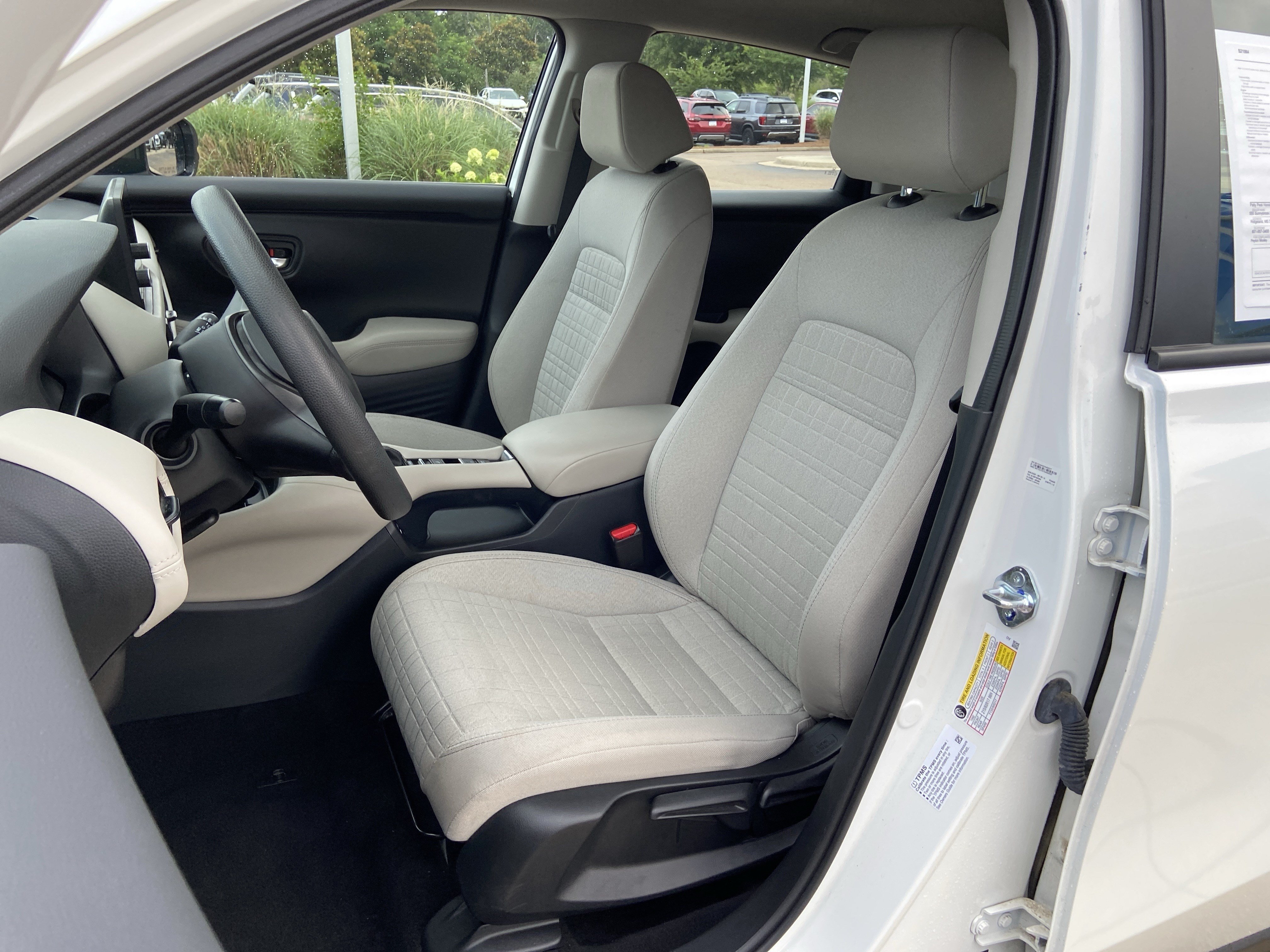 Used 2025 Platinum White Pearl Honda LX image 18