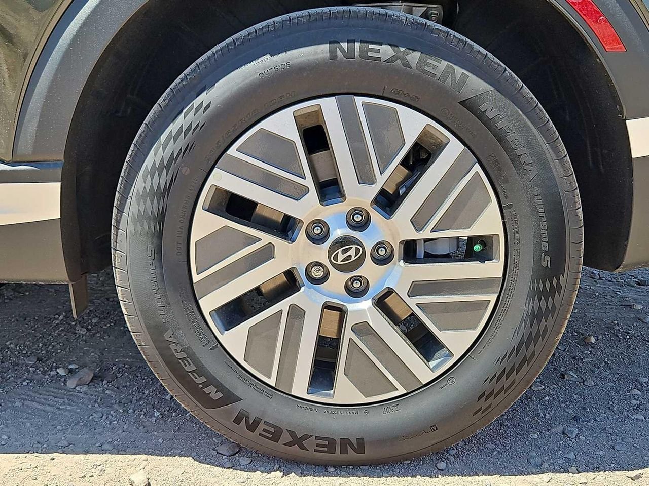 New 2026 Titan Charcoal Pearl Hyundai SEL Premium 7P image 13